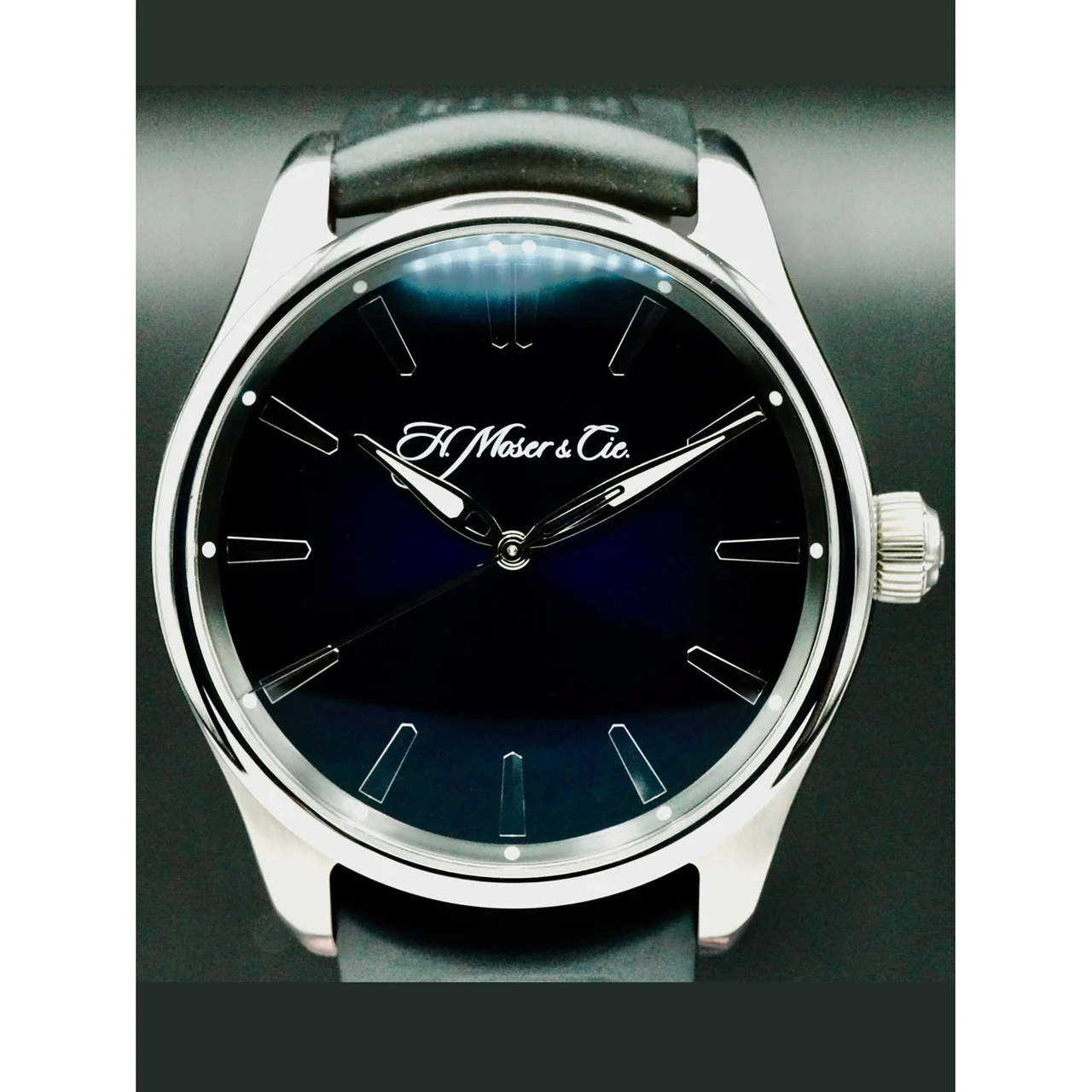 H. Moser & Cie. - Moser & Cie. 3200-1200 Pioneer Centre Seconds Midnight Blue 210000050516 42 mm kol saati