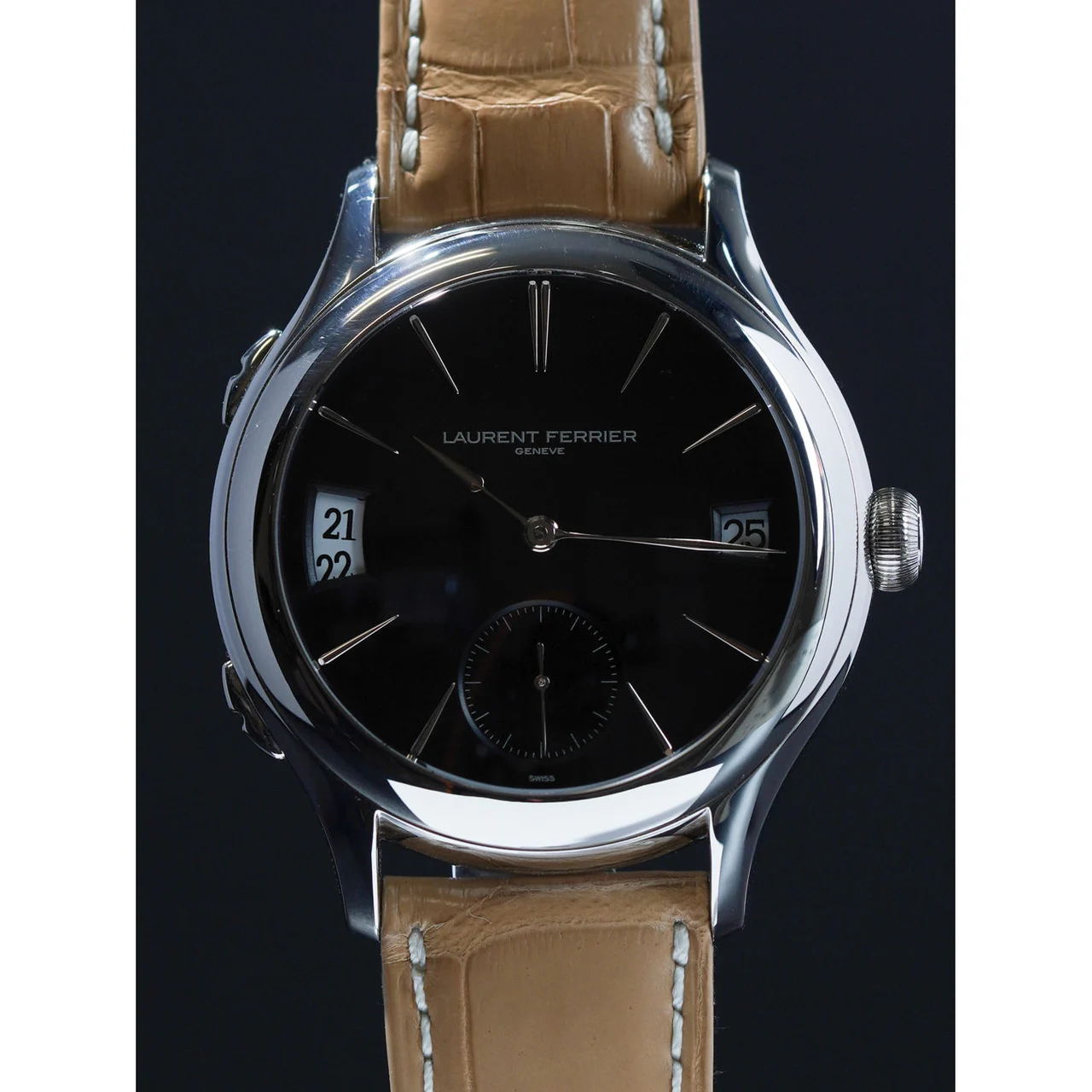 Laurent Ferrier Classic Traveller Black Opaline Black Dial 210009N30714 41 mm kol saati