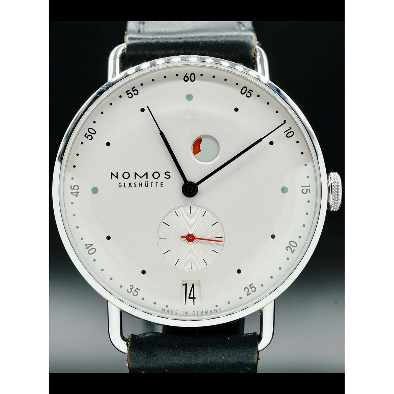 NOMOS Glashütte Metro Datum Gangreserve 210000032630 37 mm kol saati
