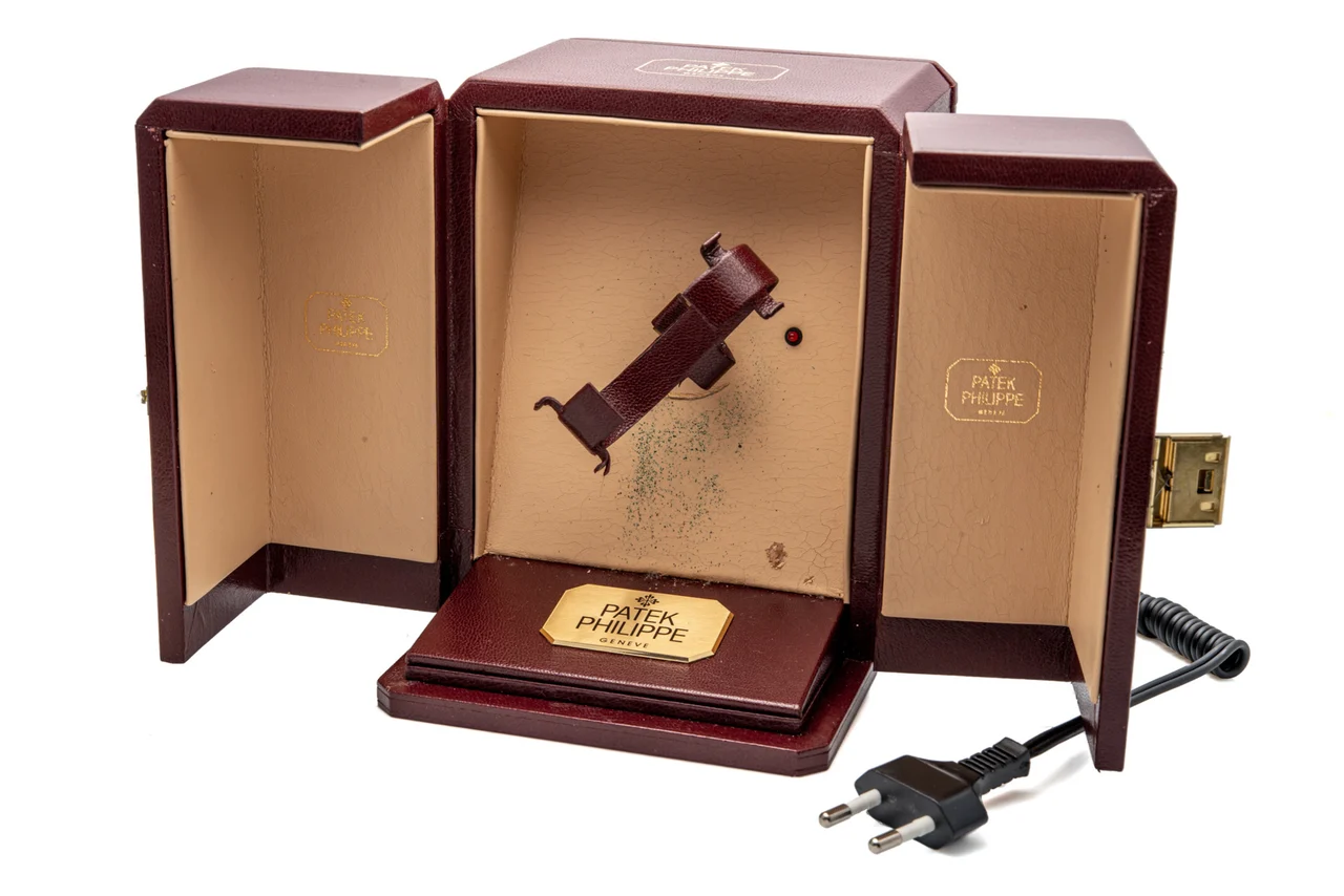 Patek Philippe Ref. EP 657, electric winding box; leather kol saati