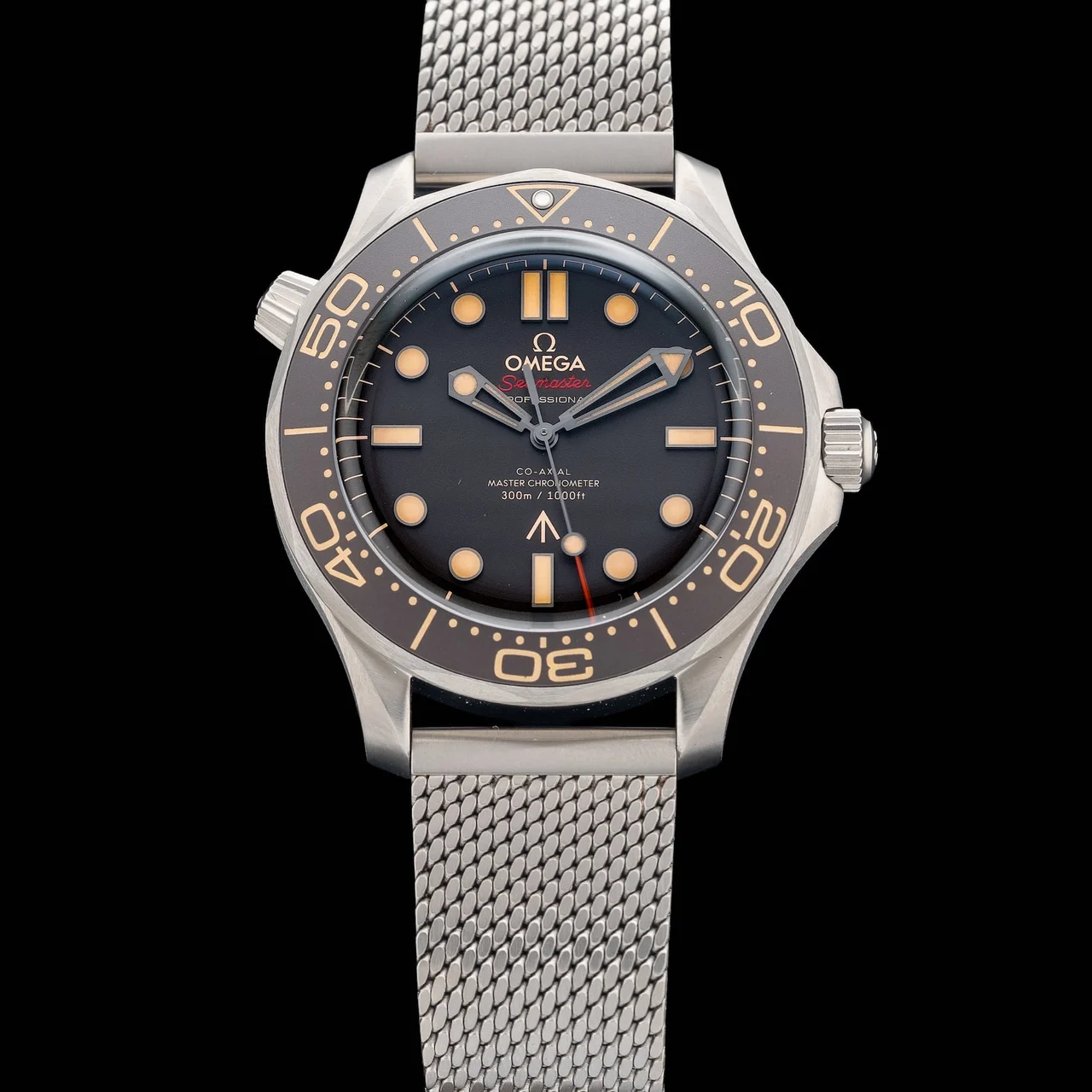 OMEGA Seamaster Diver 300 007 James Bond Edition on Bracelet 210.90.42.20.01.001 210000084225 42 mm kol saati