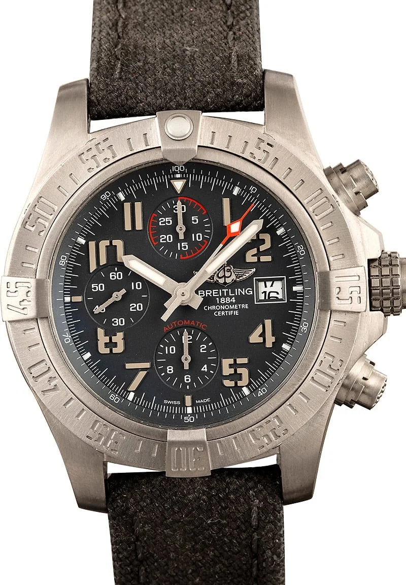 Breitling Avenger Bandit Chronograph E1338310 45 mm kol saati