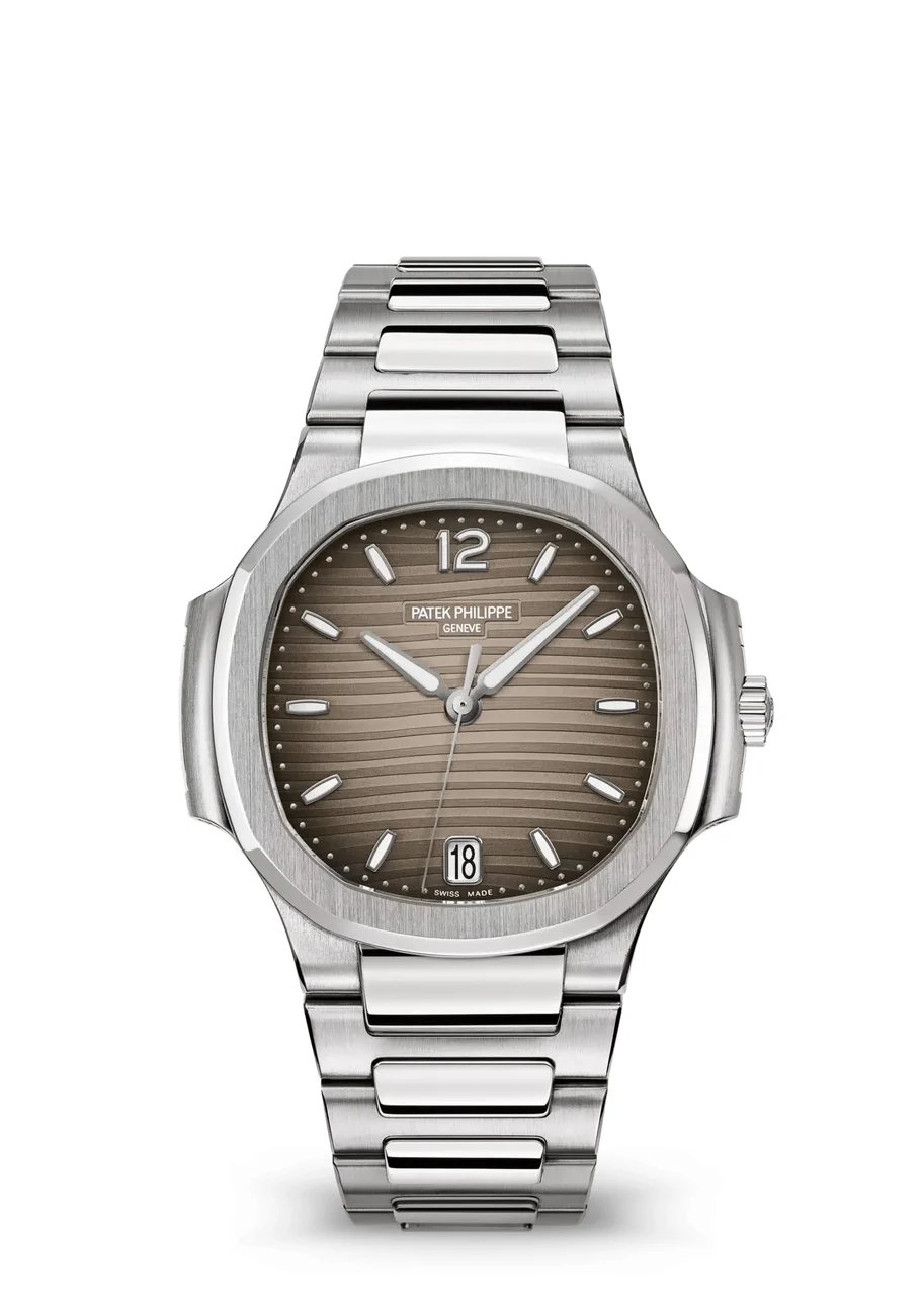 Patek Philippe Nautilus 7118 7118/1A-011 35.2 mm kol saati
