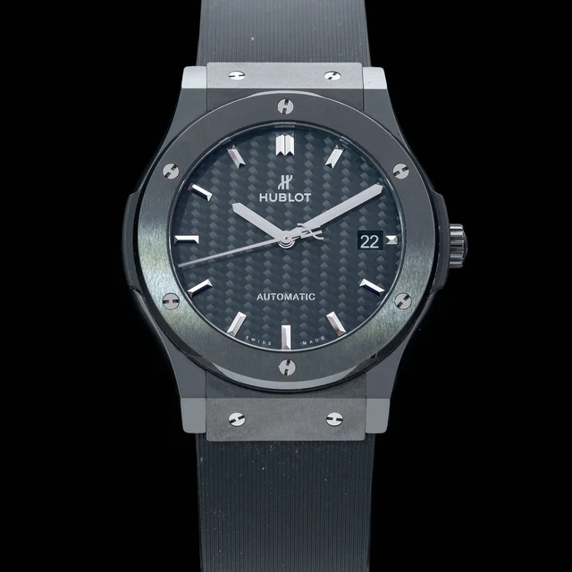 Hublot Classic Fusion 45 Black Magic 511.CM.1771.RX 210009N39961 kol saati