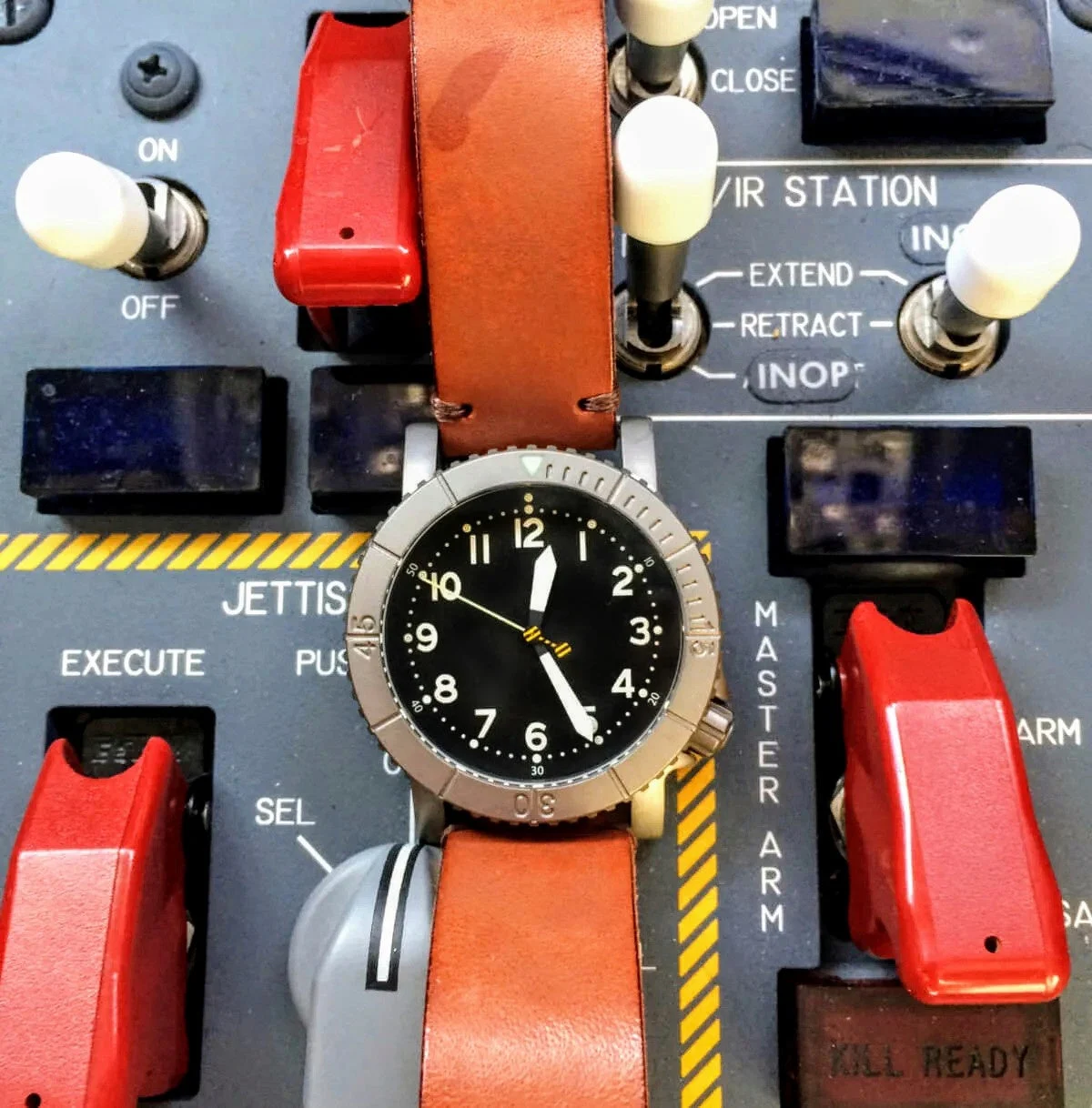 Redux & Co. Redux & Co. T235AA11DV 39 mm kol saati