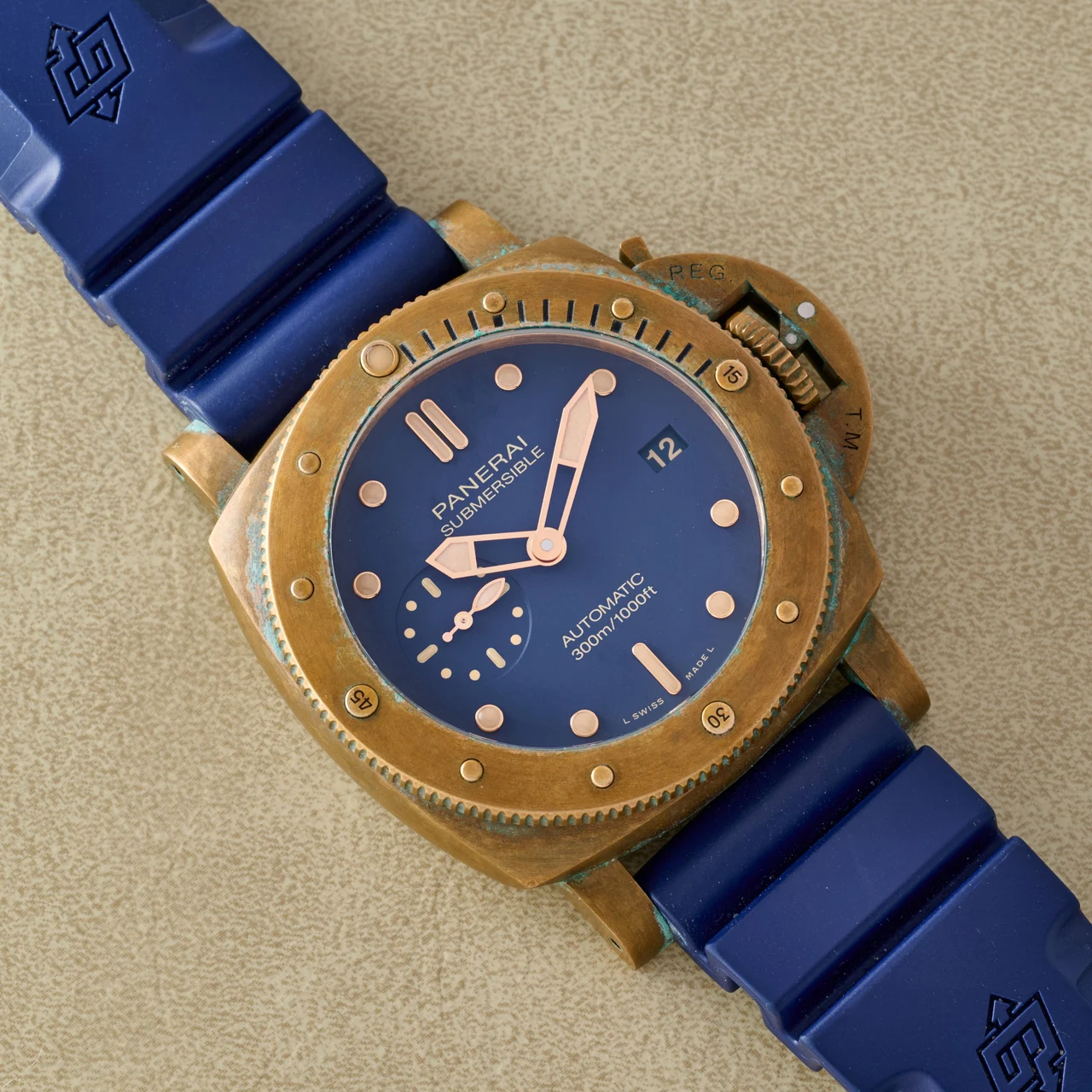Panerai Submersible 40992673 42 mm kol saati