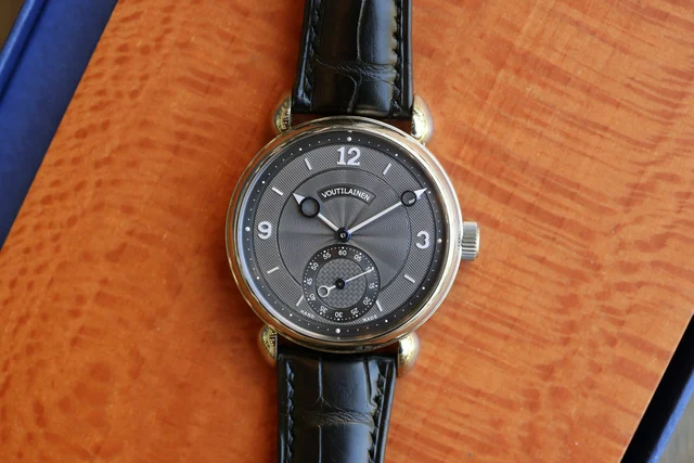Kari Voutilainen Titanium “Grey Guilloche Dial” Kari Voutilainen Vingt-8 Titanium “Grey Gu