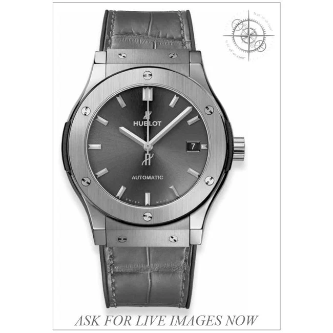 Hublot Classic Fusion Titanium Green 45mm 511.NX.8970.LR POC210009N31855 45 mm kol saati