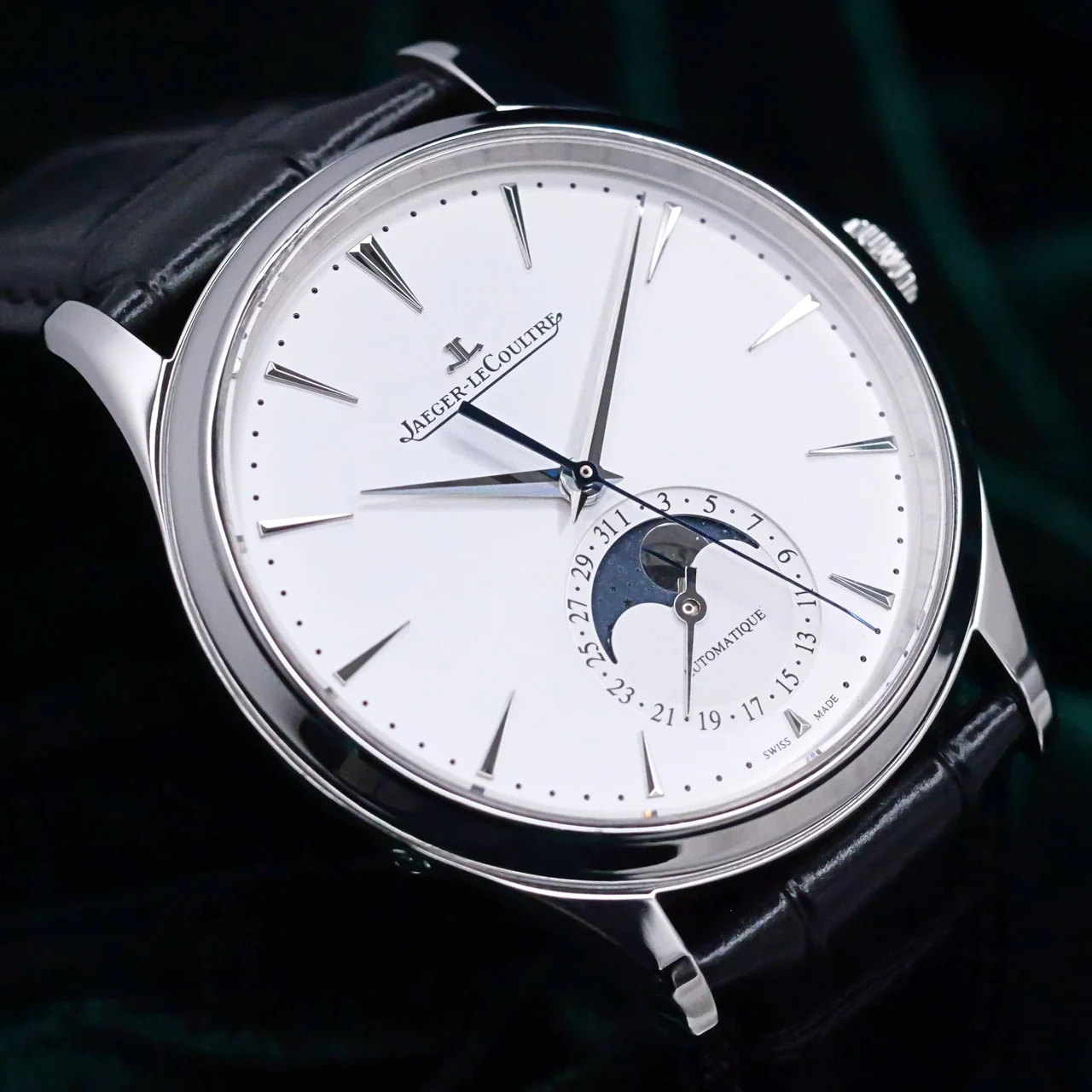 Jaeger-Lecoultre Master Ultra Thin Moon Silvered Grey Sunbur 39 mm kol saati