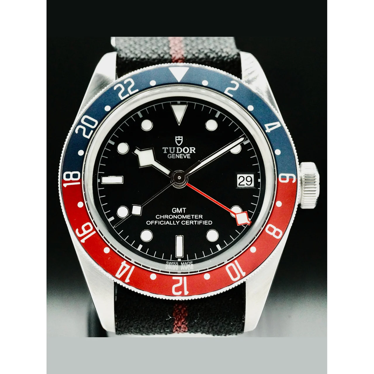Tudor Black Bay GMT Pepsi on Nato 210000043863 41 mm kol saati