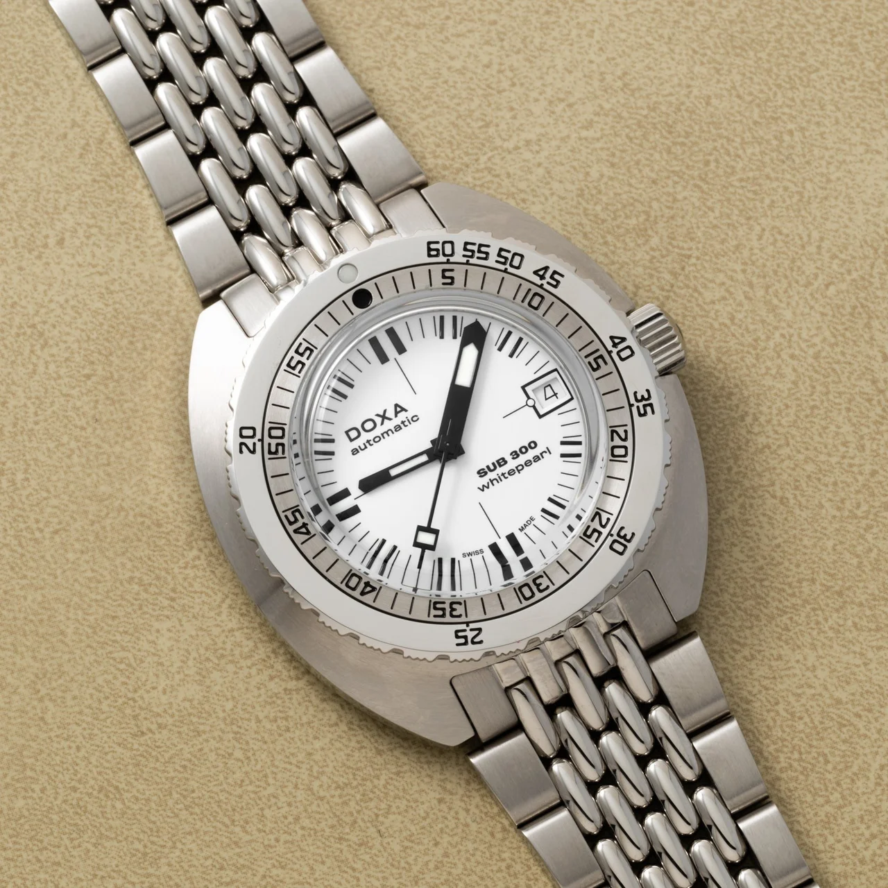 Doxa Sub 300 40992231 43 mm kol saati