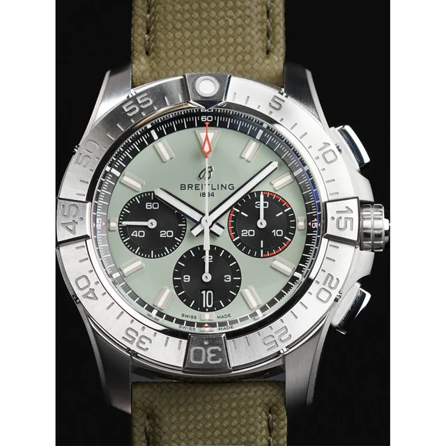Breitling Avenger B01 Chronograph 44 210000083981 kol saati