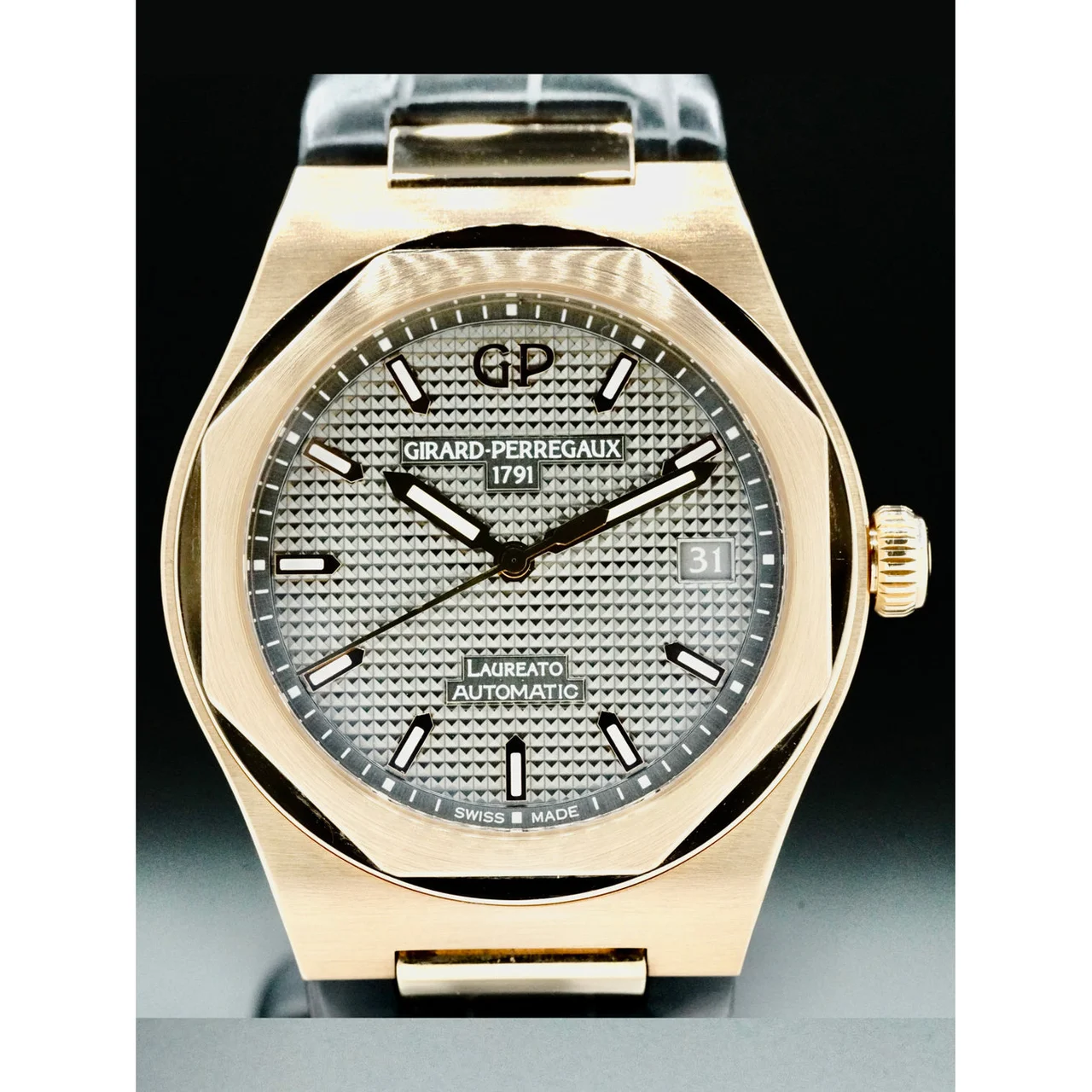 Girard-Perregaux Girard Perregaux 81005-52-232-BB6A Laureato 210000044211 38 mm kol saati