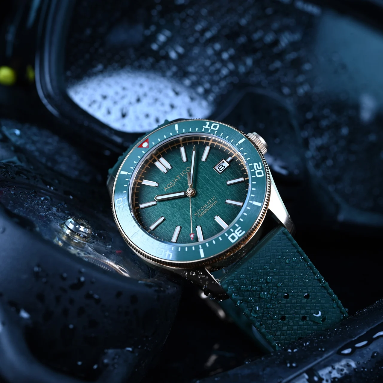 AQUATICO Bronze Star Dive Watch Green Dial 42 mm kol saati