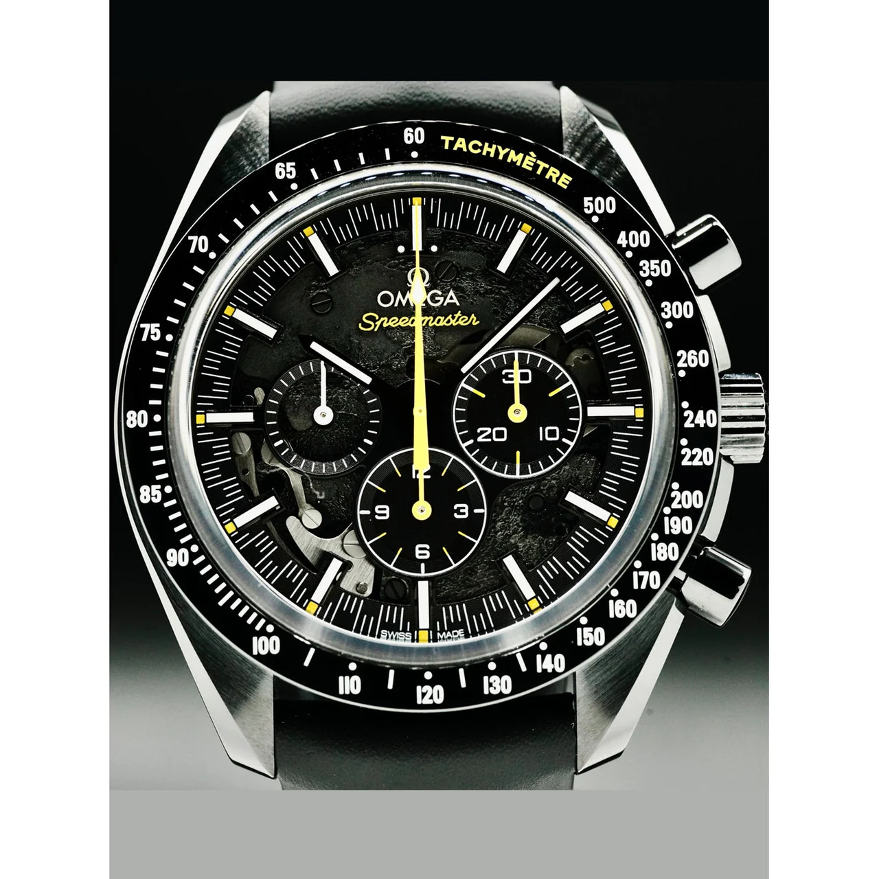 OMEGA Speedmaster Moonwatch Dark Side of the Moon Apollo 8 POC210000072197 kol saati