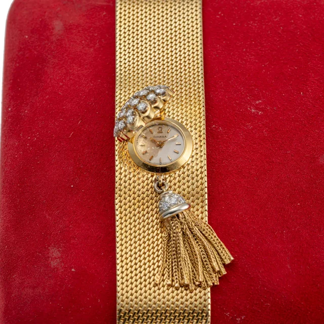 OMEGA OMEGA, REF. OT 18.118, LADY’S BRACELET WATCH, DIAMOND HINGED COVER, YELLOW GOLD kol