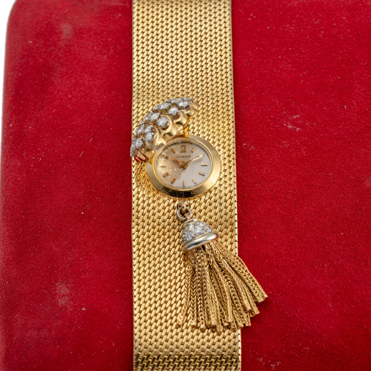 OMEGA OMEGA, REF. OT 18.118, LADY’S BRACELET WATCH, DIAMOND HINGED COVER, YELLOW GOLD kol saati