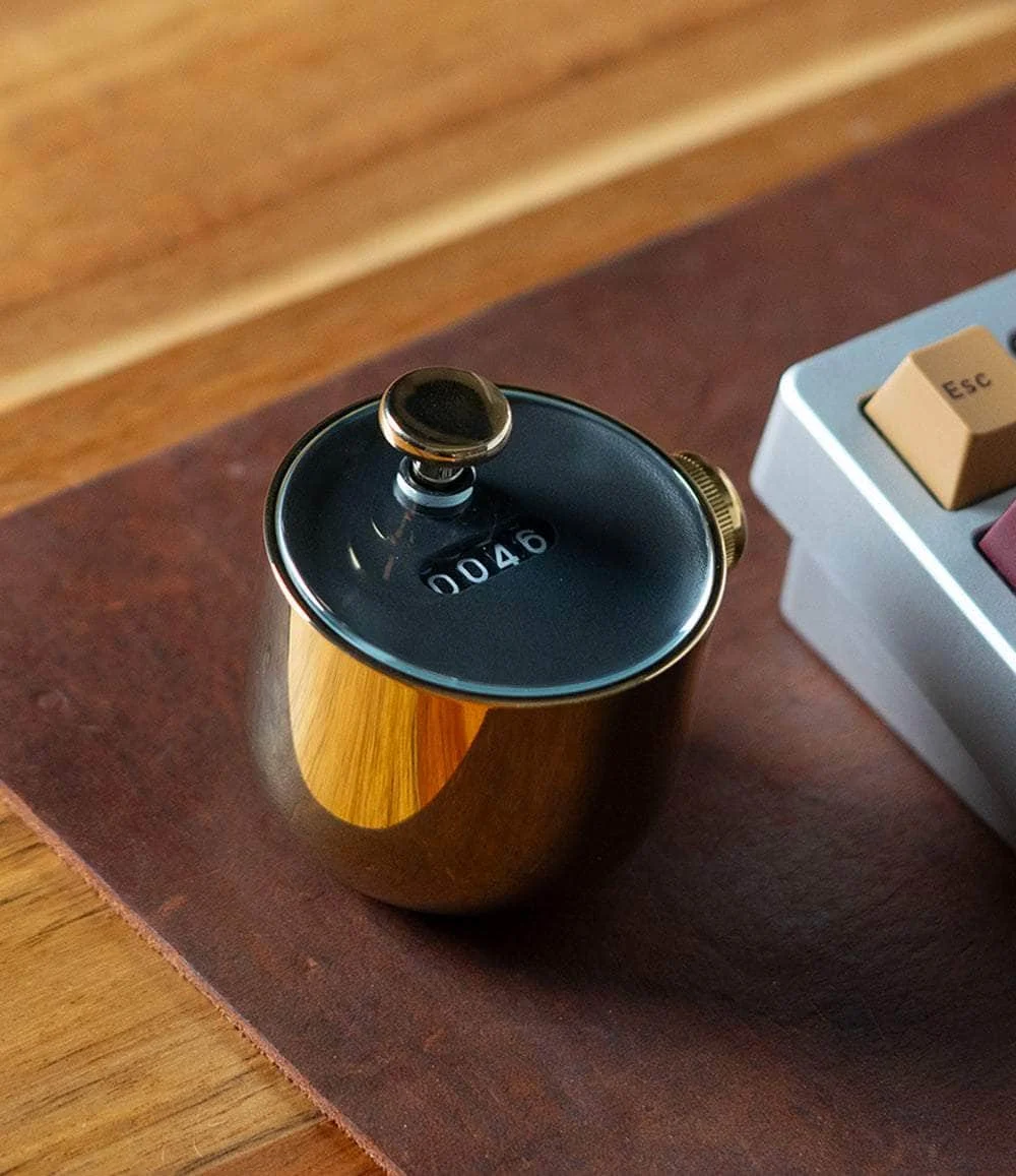 Nanu Design Inc. Nudge Counter - International 1924 kol saati