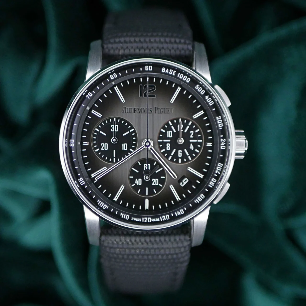 Audemars Piguet Code 11.59 Audemars Piguet Code 11.59 Chronograph 41MM Smoked Gray Cera 41 mm kol saati
