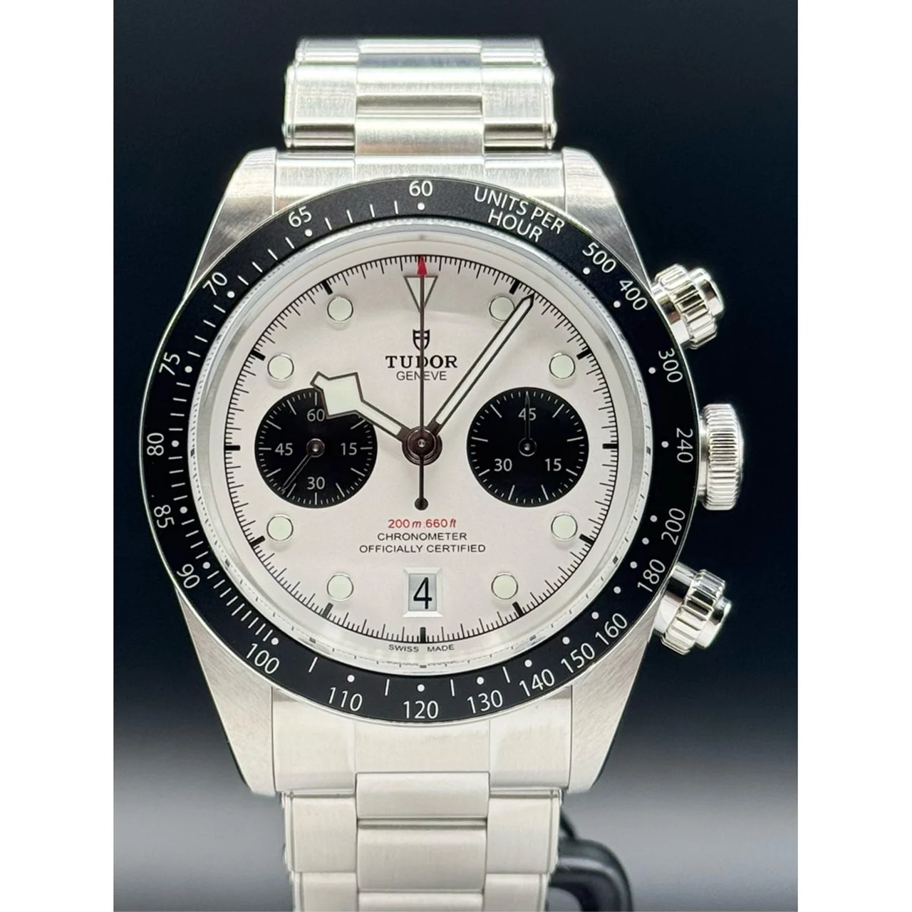 Tudor Black Bay Chrono 41mm Steel Case on Rivet Steel Bracelet 210000083556 41 mm kol saati