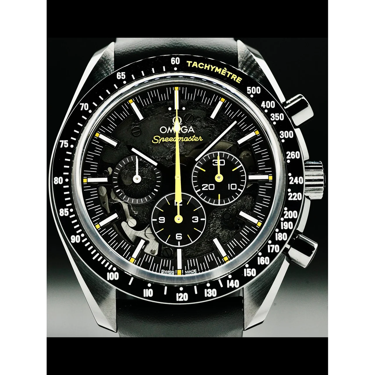 OMEGA Speedmaster Moonwatch Dark Side of the Moon Apollo 8 210000038178 kol saati