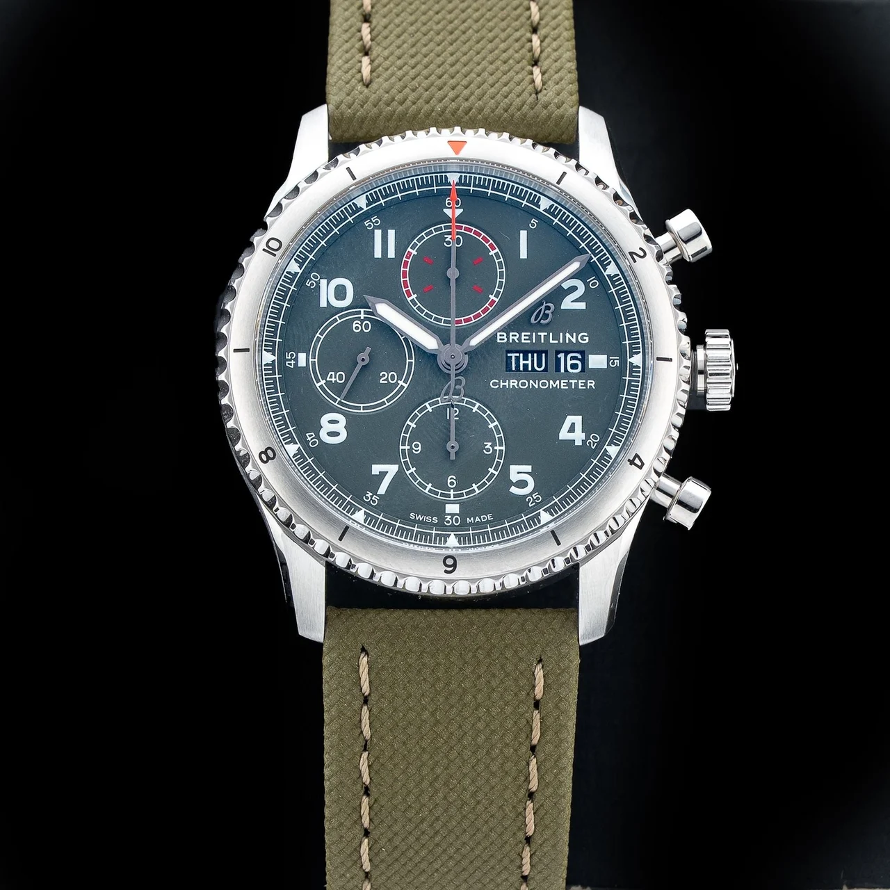 Breitling Aviator 8 Chronograph 43 Curtiss Warhawk 210009N32230 43 mm kol saati