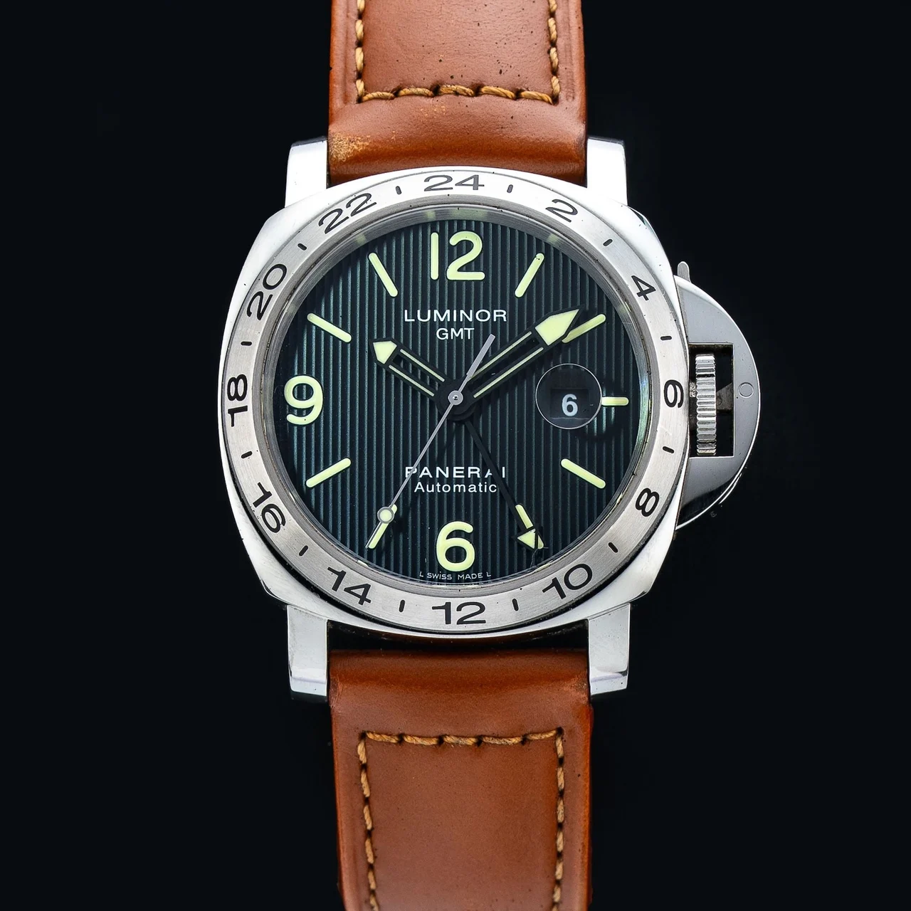 Panerai Luminor GMT POC210009N34382 44 mm kol saati