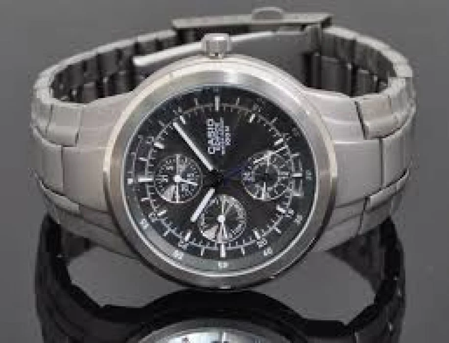 Casio Edifice EF-305D-1AVUDF 40 mm kol saati