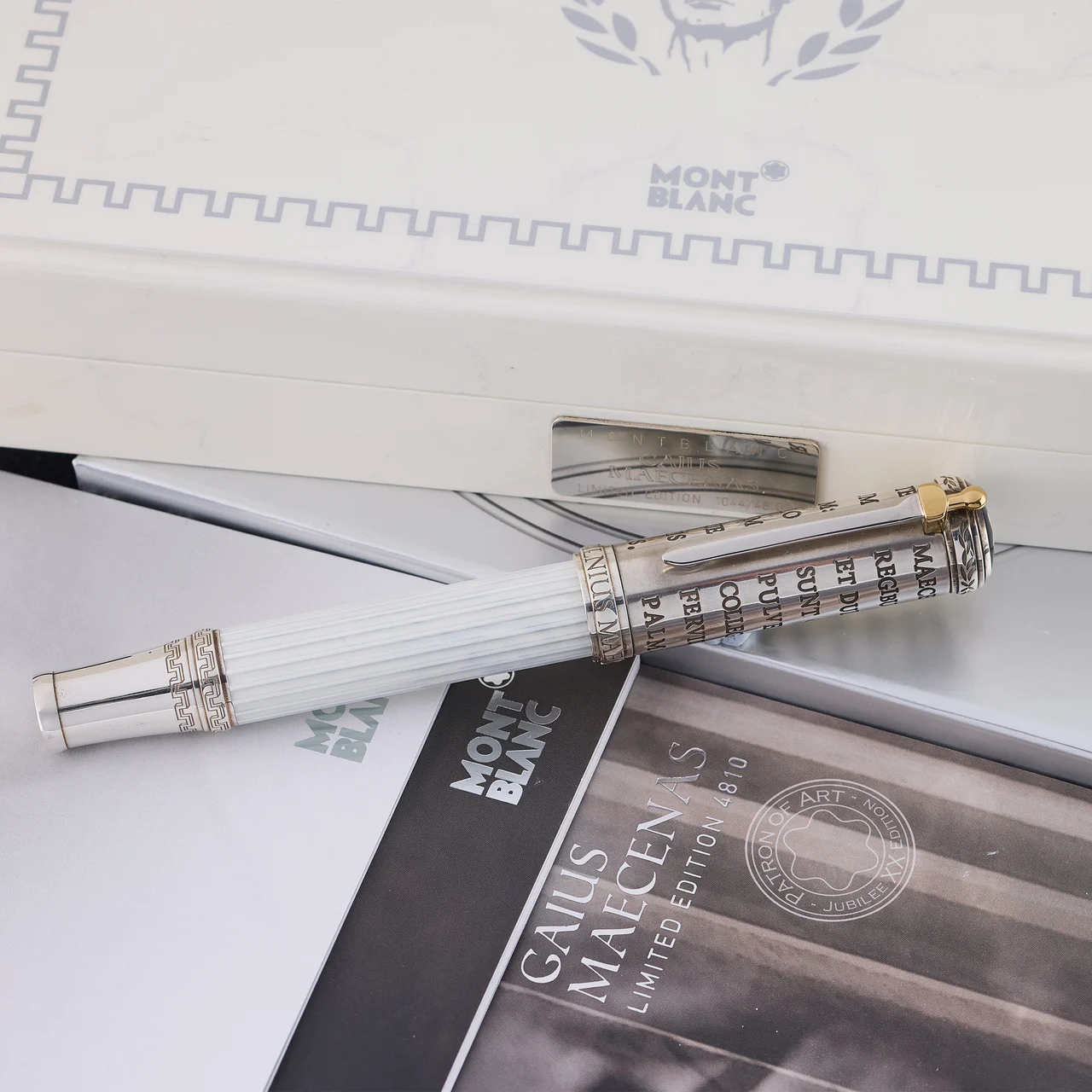 Montblanc MONTBLANC, REF. 106438, PATRON OF ART: GAIUS MAECENAS, 925 STERLING SILVER kol saati