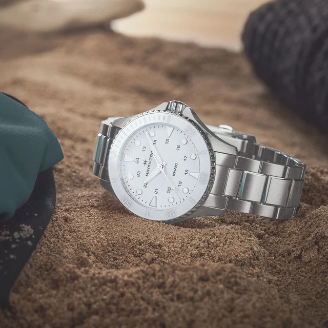 Hamilton Khaki Navy Scuba Quartz H82221110 kol saati