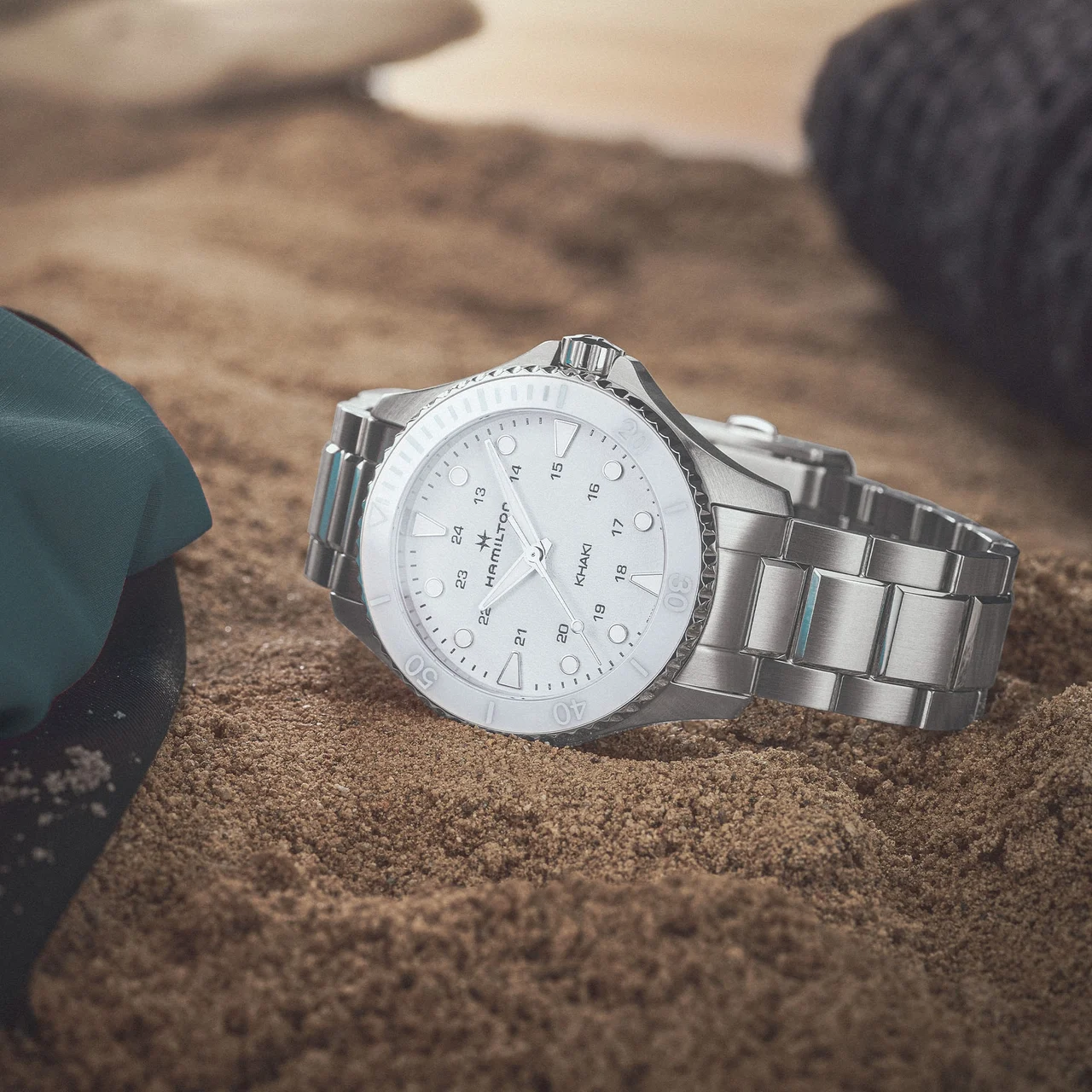 Hamilton Khaki Navy Scuba Quartz H82221110 37 mm kol saati