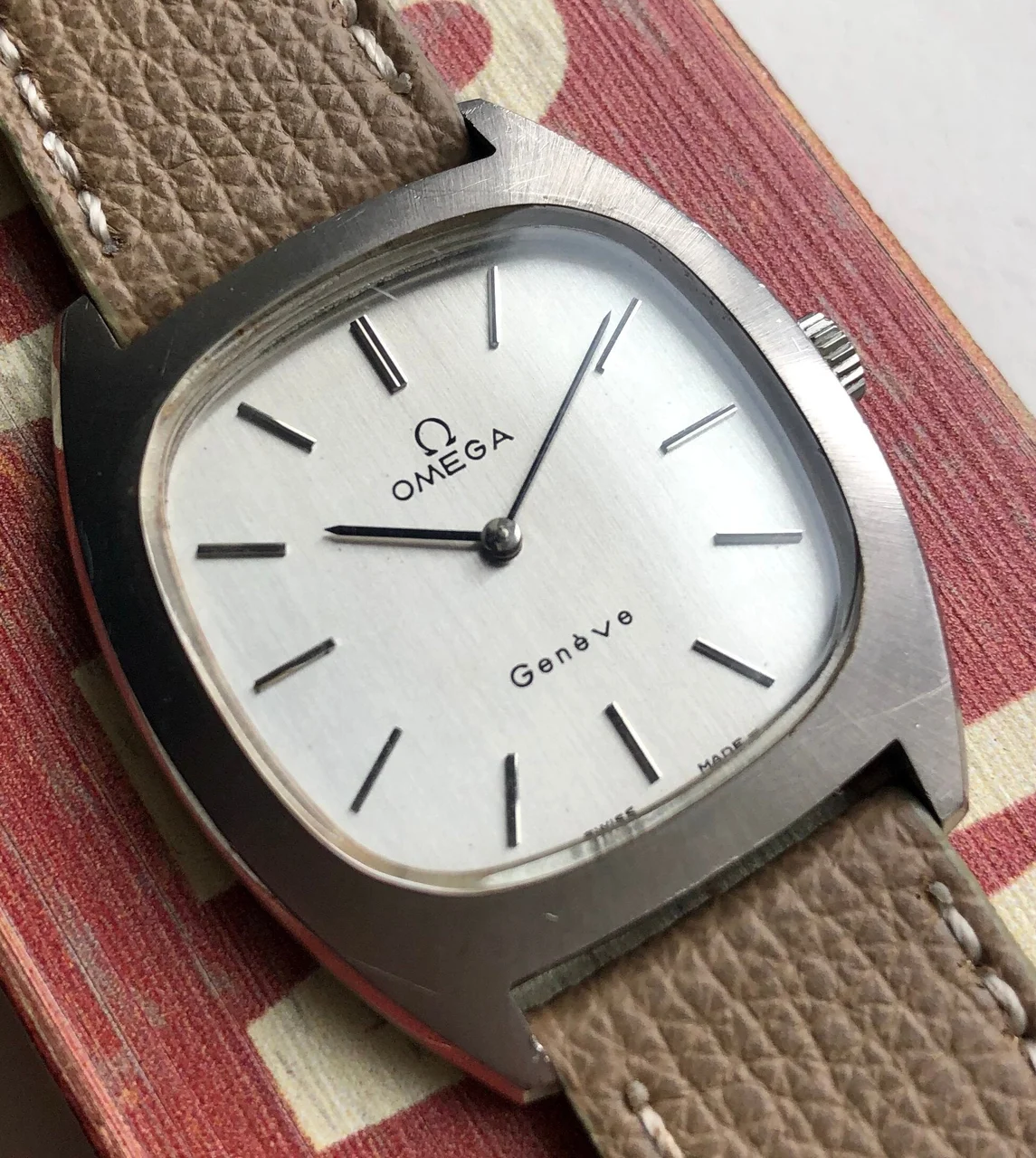 OMEGA Genève SQ7032525 34 mm kol saati