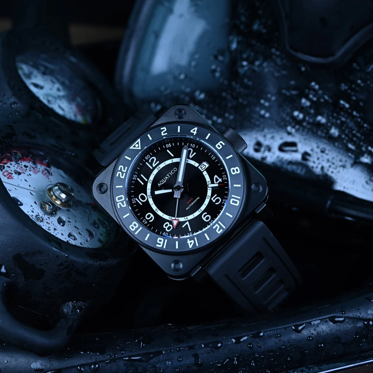 AQUATICO Shadow Raider GMT 43 mm kol saati