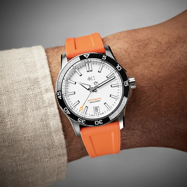 Christopher Ward Trident Pro 300 C60-38ADA31S0KW1-RO kol saati