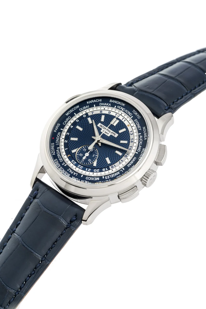 Patek Philippe PATEK PHILIPPE REF. 5930 WORLD TIME CHRONOGRAPH WHITE GOLD Very fine and rare, self-winding, 18K white gold wristwatch with world-time and chronograph. 35 mm kol saati