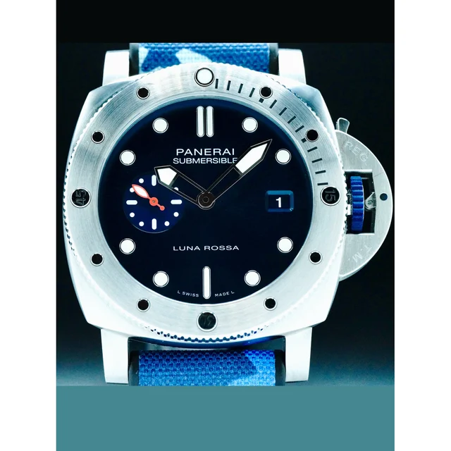 Panerai Submersible Luna Rossa 210000079293 kol saati
