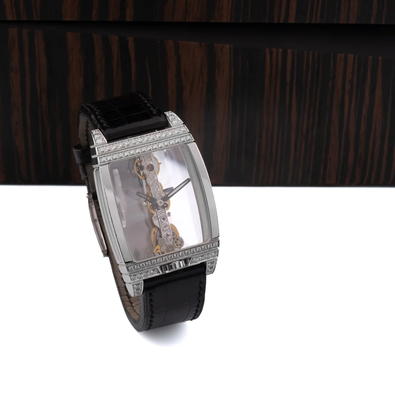 Corum Golden Bridge CORUM GOLDEN BRIDGE REF. 113.750.69, LIMITED EDITION AT 50 PIECES GOLD kol saati