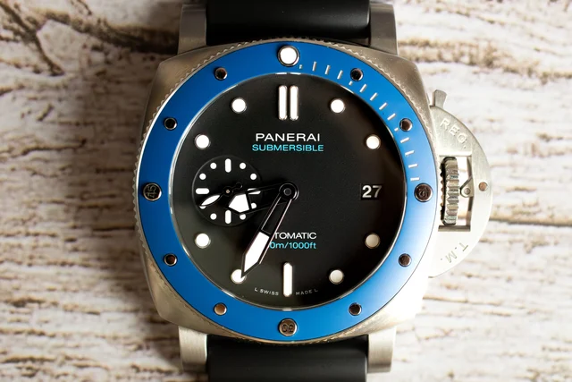 Panerai Submersible PAM01209 kol saati