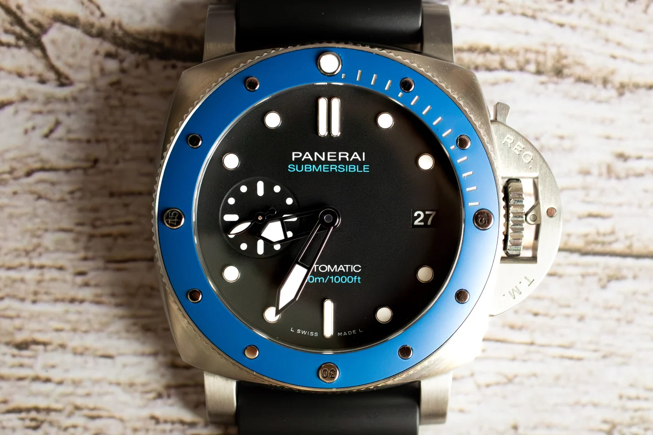 Panerai Submersible PAM01209 42 mm kol saati