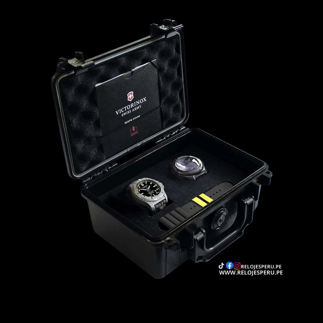 Victorinox Victorinox 046928130689 45 mm kol saati